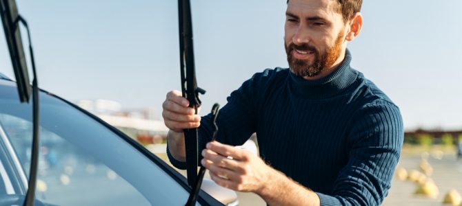 Torkarblad och spolning för tryggare bilresor Torkarblad och spolning för tryggare bilresor